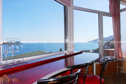 Однокомнатная квартира с террасой и панорамным видом на море 