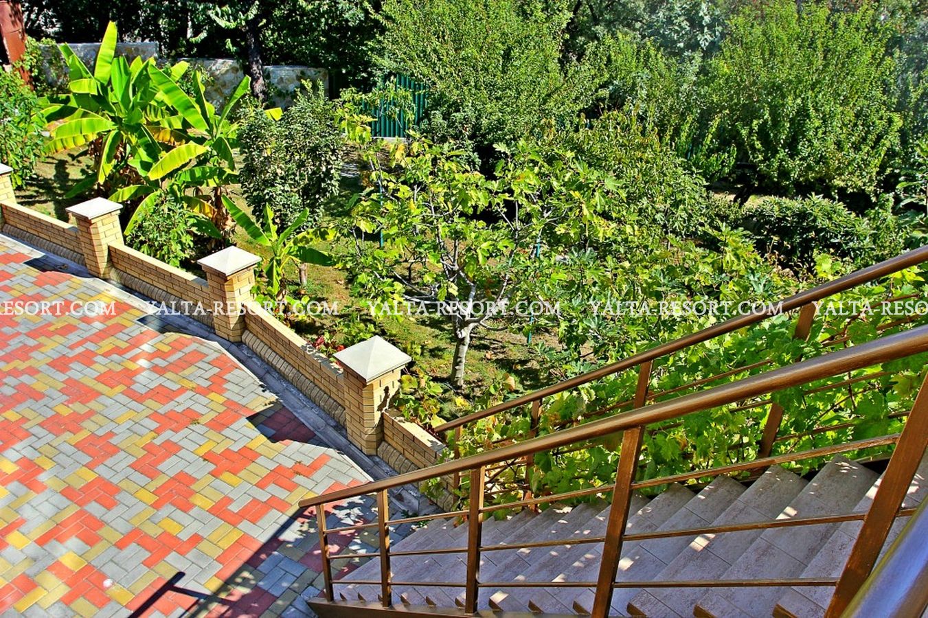 гостевой дом «антонио» ялта. цветочный дворик ялта. ялта черноморский переулок 6. переулок ялтинский ейск пляж. пер ялтинский.